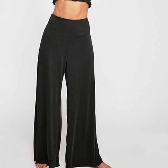 Free People coordinating set in black - Picture 4 of 10